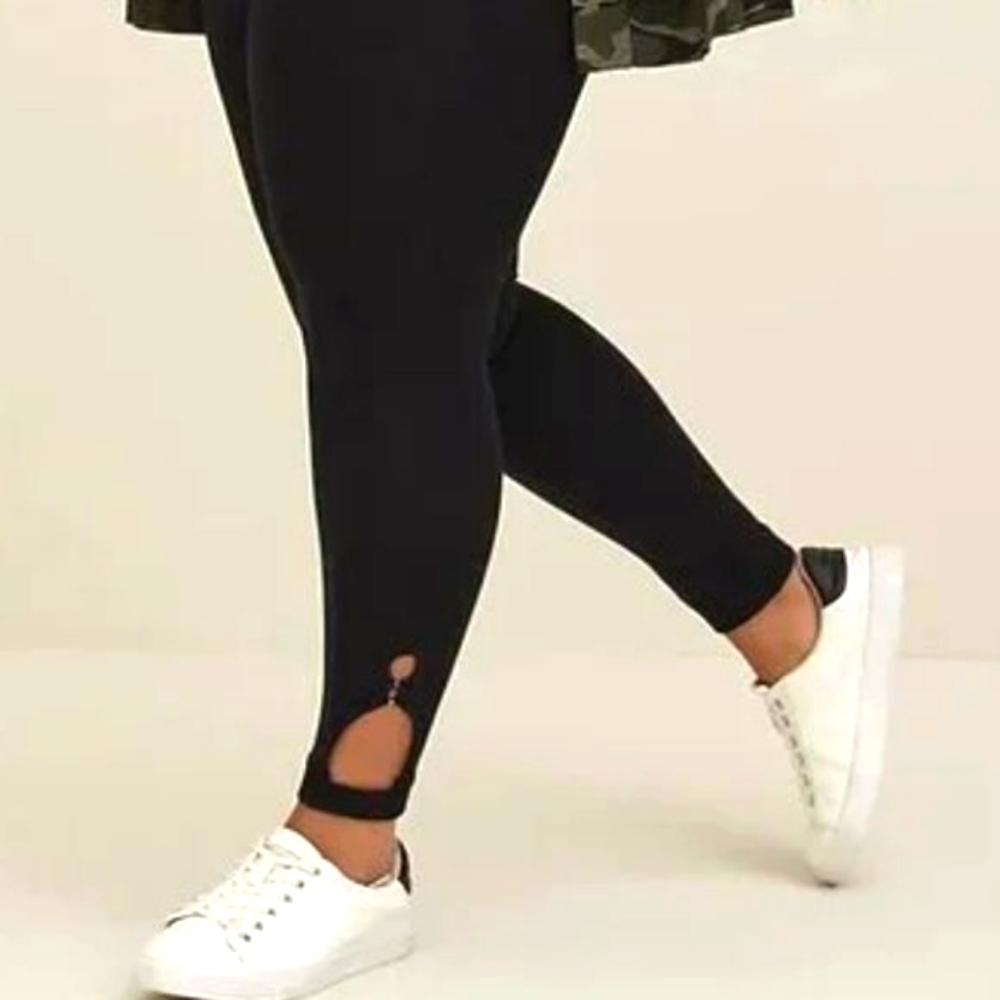 ❤️NWT TORRID UNIQUE KEYHOLE ANKLE PREMIUM BLACK LEGGING - MEDIUM